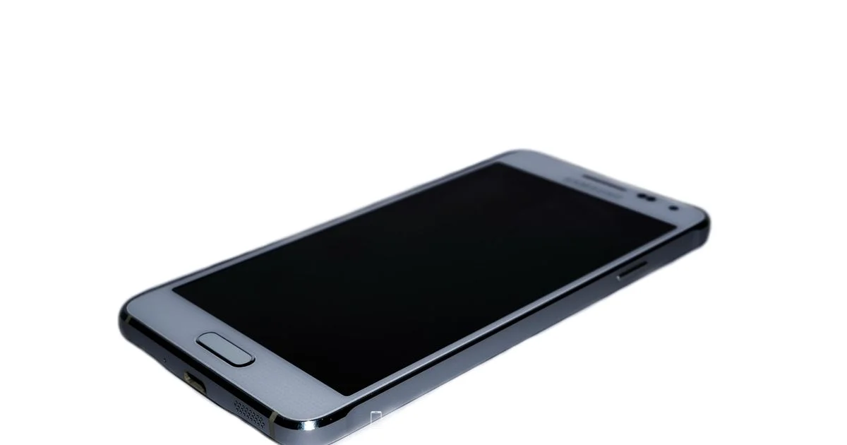 iPhone vs Samsung iPhone vs Samsung - Phone Tips Pro